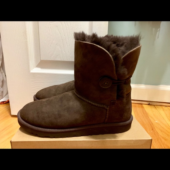 UGG Bailey Button Boot Chocolate Size 8 - Picture 4 of 6